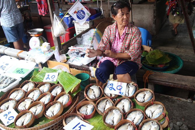 Private Tour: Maeklong Railway Market and Damnoen Saduak Floating Market - Meeting and Pickup
