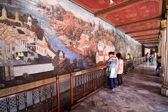 Private Tour: Magnificent Grand Palace and Emerald Buddha - Emerald Buddha Statue