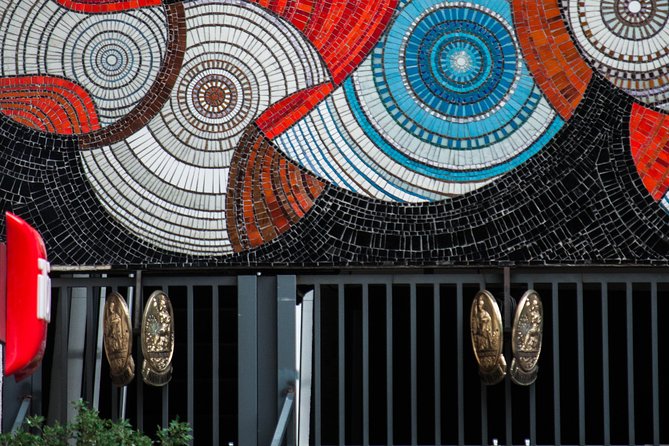 Private Tour of Artistic Paris - Paintings, Graffiti, Architecture With a Local - Discovering Parisian Masterpieces