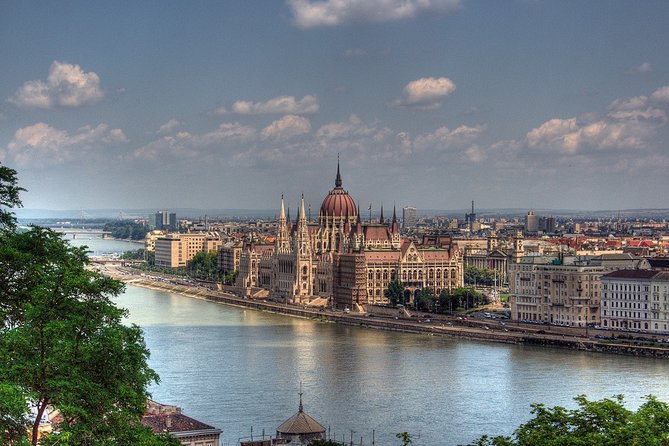 Private Tour of Budapest With a Private Transfer and Guide From Vienna - Positive Reviews