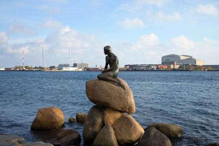 Private Tour of Copenhagen and Christiansborg Palace - Tour Duration and Guide Information