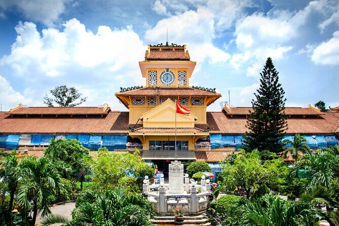 Private Tour of Ho Chi Minh Citys Night Food Gems - Good To Know