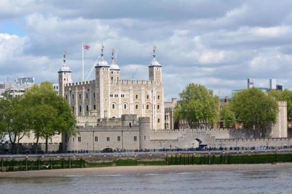 Private Tour of London With Rooftop Garden & Tower of London - The Sum Up