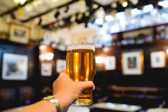 Private Tour of Londons Historic Pubs - Pass Iconic Monuments on the Tour