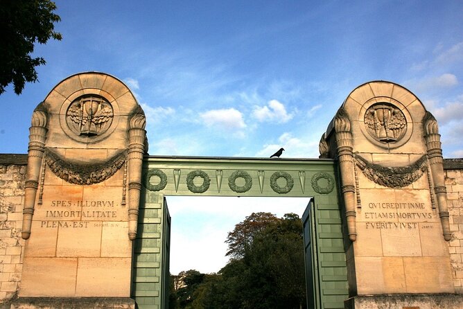 Private Tour of Père Lachaise Cemetery - Exclusive Access and Behind-the-Scenes