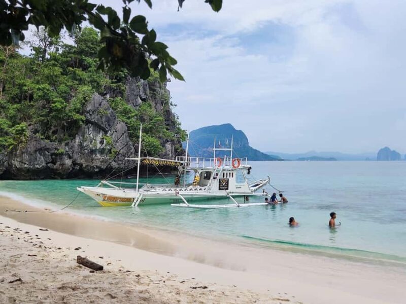 Private tour of the best beaches in El Nido - An Honest Look at the Private Beach Tour in El Nido