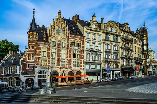 Private Tour of the Best of Central Brussels - Sightseeing, Food & Culture - Meeting Point Exploration