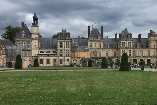 Private Tour of the Great Christmas of Vaux Le Vicomte and Fontainebleau - Timing and Cancellation Policy