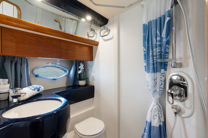 Private Tour of the Island of Capri on Yacht Princess V55 - Directions