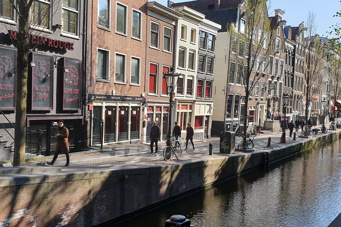 Private Tour of the Red Light District in Amsterdam in Spanish. - Meeting Point and Pickup Information