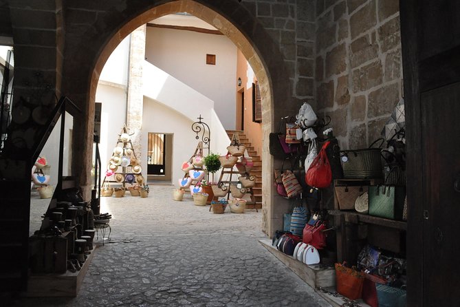 Private Tour: Palma De Mallorca Old Town - Language Options and Guide Information