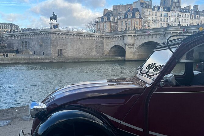Private Tour Paris Little Known in 2CV - Subtopics: Unique Experience, Knowledgeable Guides, Positive Reviews, Unexplored Districts, Fun and Quirky