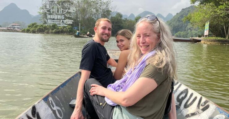 Private Tour: Perfume Pagoda Day Tour With Scenic Boat Trip - Experience Highlights
