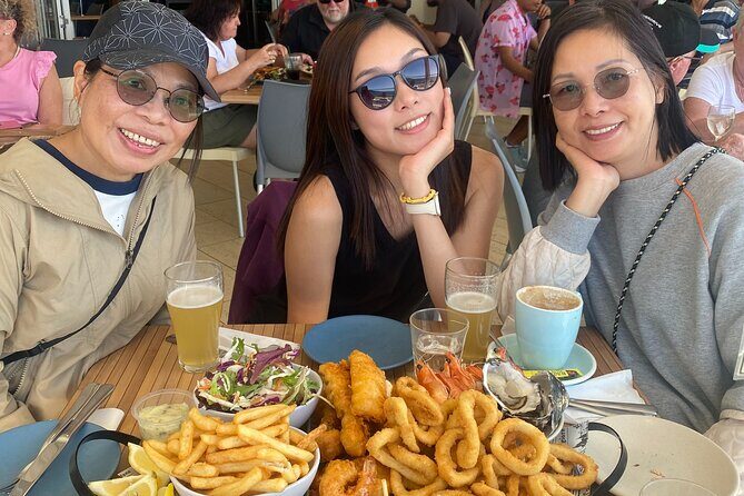 Private tour: Port Stephens, departing Newcastle - Whales! - FAQ