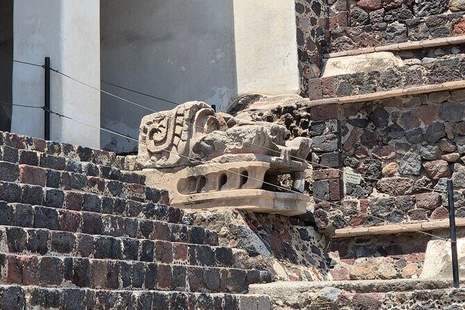 Private Tour Pyramids of Teotihuacán and Guadalupe Basilica up to 4 people - FAQs