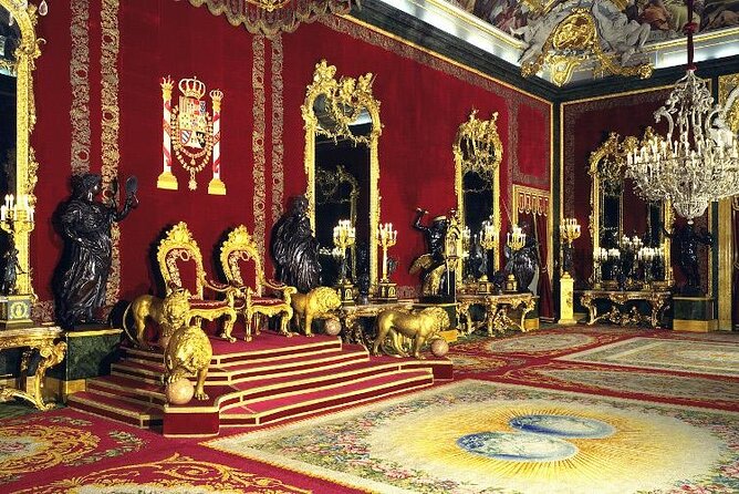 Private Tour: Royal Palace and Walking Tour With Tapas Taste - Tour Overview
