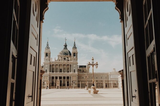 Private Tour: Royal Palace Guided Tour With Skip-The-Line Access - Royal Palace History