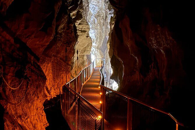 Private Tour: Ruakuri Cave, Waitomo Glowworm & Hobbiton Movie Set - An Introduction to the Day