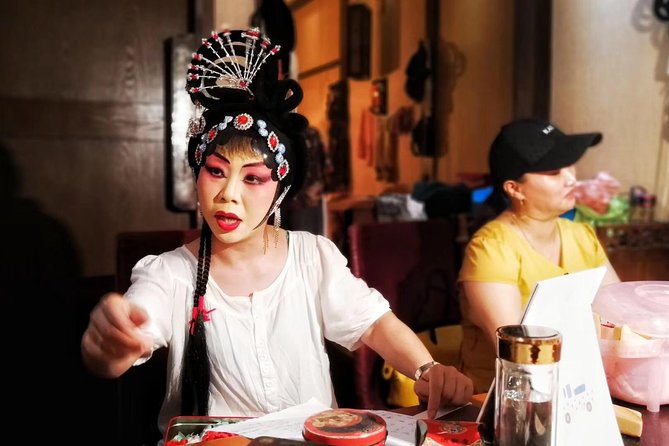 Private Tour: Shichahai, Nanluoguxiang and Peking Opera&dinner - Booking Information