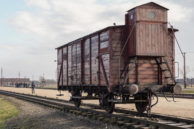 Private Tour to Auschwitz & Birkenau From Katowice - Itinerary Highlights