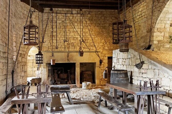 Private Tour to Beynac Castle and La Roque Gageac by EXPLOREO - Directions and Product Code for Booking