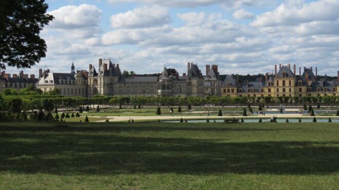 Private Tour to Chateaux of Fontainebleau From Paris - Common Questions