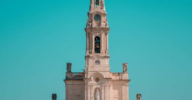 Private Tour to Fatima, Batalha, Nazaré, and Óbidos - Pickup and Transportation