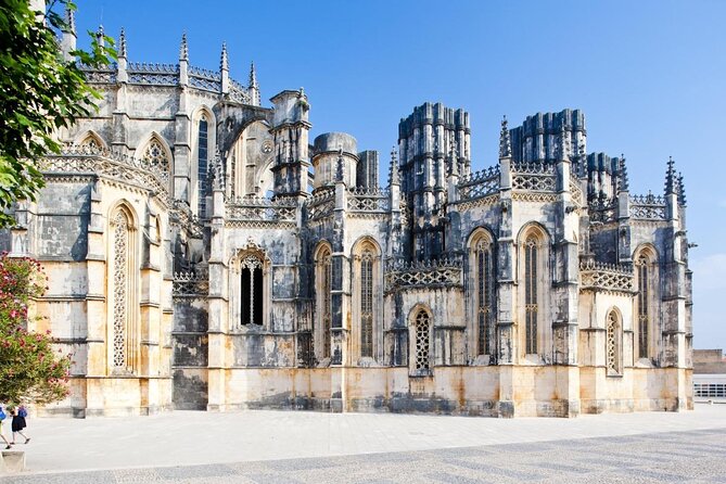 Private Tour to Fátima Sanctuary, Nazaré, Óbidos and Batalha FD - Fátima Sanctuary: A Spiritual Journey