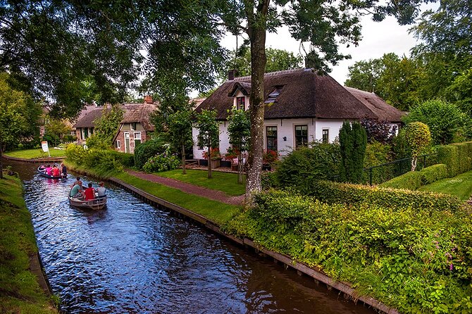 Private Tour to Giethoorn (Little Venice) 8 Hrs 1-15 Pers - End Point and Luggage Policy