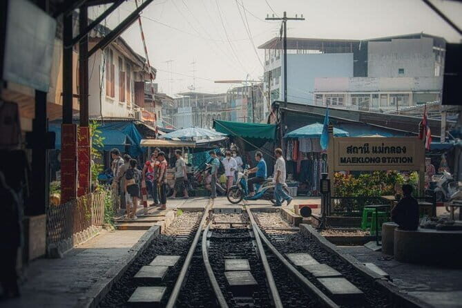 Private Tour to Maeklong Train Market and Floating Market - Real Experiences from Travelers