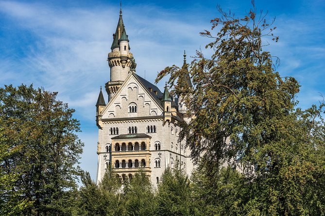 Private Tour to Neuschwanstein & Linderhof Castle With Bavarian Lunch - Bavarian Lunch Experience