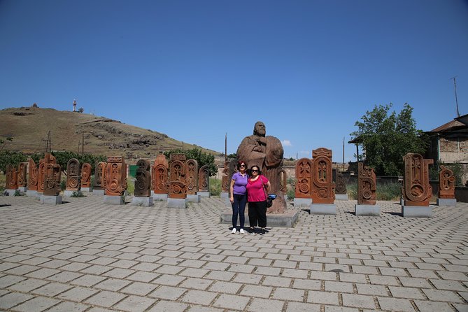 Private Tour to Oshakan, Karmravor, Hovhanavank, Saghmosavank Monasteries - Meeting and Pickup Details