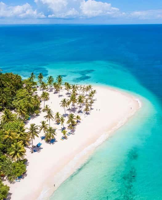 Private Tour to Samaná from Santo Domingo: Salto El Limón and Cayo Levantado - Visiting Salto El Limón