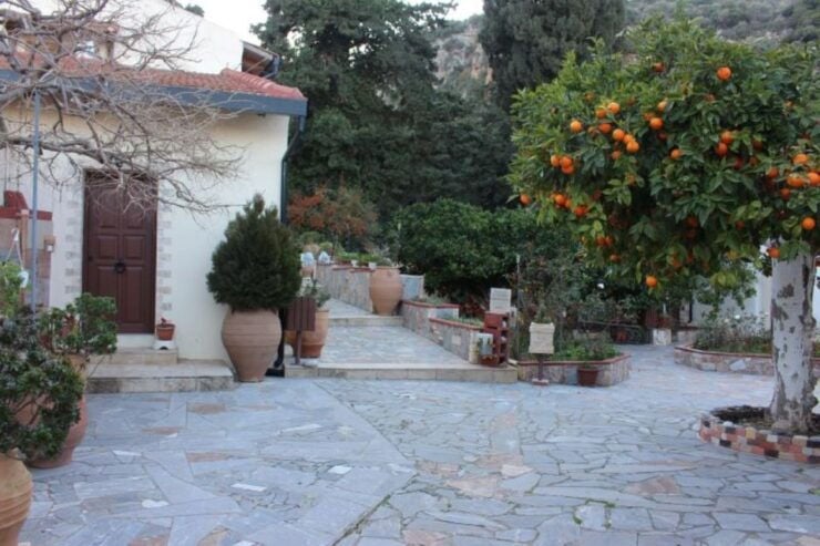 Private Tour to Savathiana Monastery With Minivan - Experience