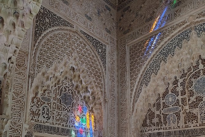 Private Tour to the Alhambra With Nasrid Palaces in Granada - Meeting and Pickup Information