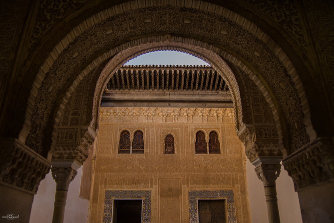 Private Tour to the Alhambra With Nasrid Palaces in Granada - Tour Highlights and Duration