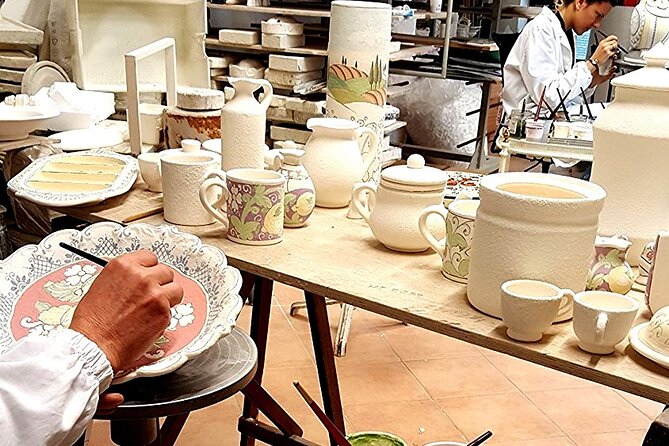 Private Tour to the Laboratory of Artistic Ceramics in Tuscany - Good To Know