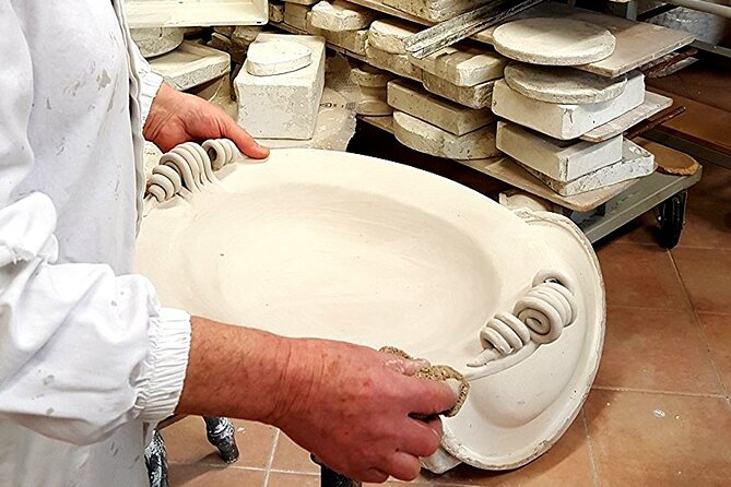 Private Tour to the Laboratory of Artistic Ceramics in Tuscany - Accessibility Information