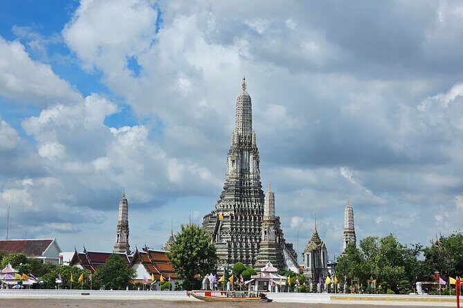 Private tour to Wat Pho,Wat Arun, Canal Tour,Flower Market - FAQ
