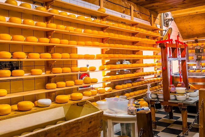 Private Tour to Zaanse Schans Giethoorn With Renting Boat - Tour Confirmation and Accessibility