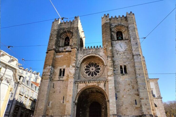 Private Tour Visiting the Old Town of Lisbon in Tuk-Tuk - Experience Highlights