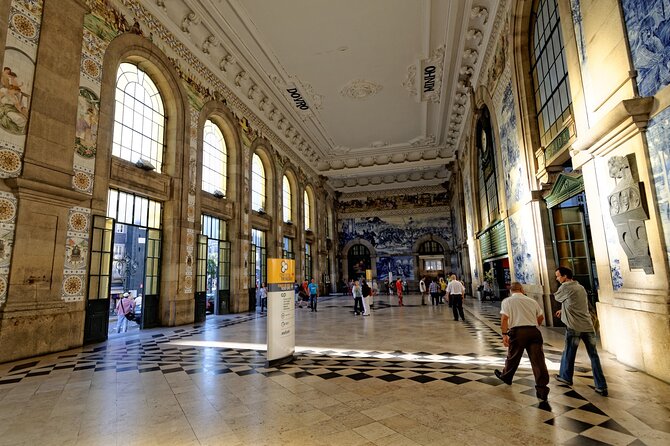 Private Tour With Dutch Guide in Porto - Meeting and Pickup Details