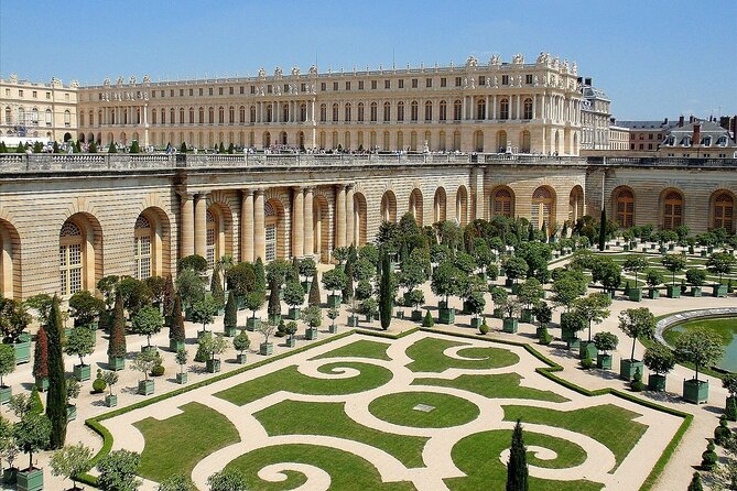 Private Tour With Guide to Midnight in Paris Movie Locations - Delve Into the Artistic Legacy of Picasso and Dali