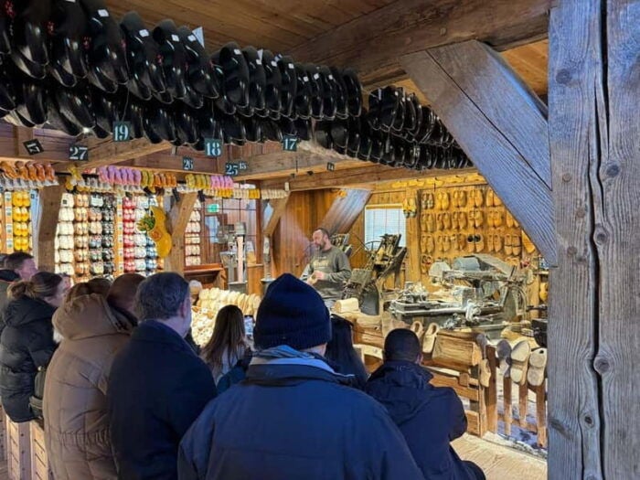 Private Tour: Zaanse Schans & Giethoorn + 1-Hour Canal tour - FAQ