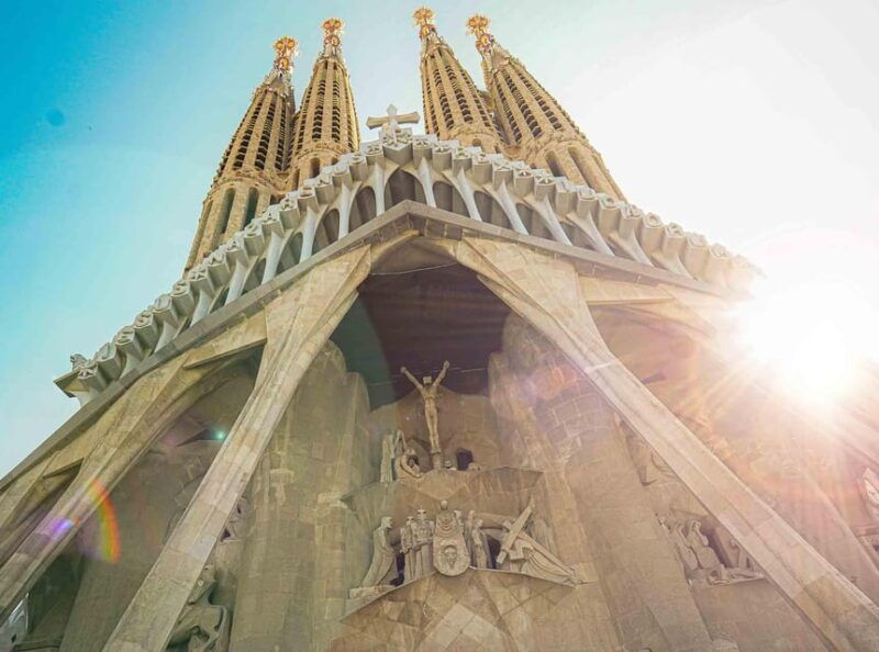 Private Tour+Ticket: Lights & Shadows of the Sagrada Familia - Itinerary and Experience