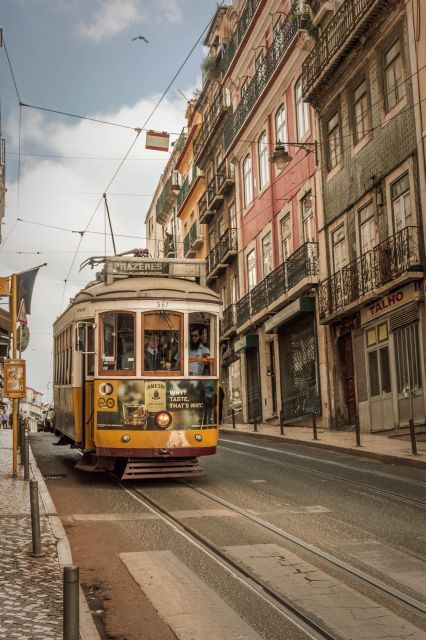 Private Transfer: Albufeira to Lisbon - Vehicle Options Available