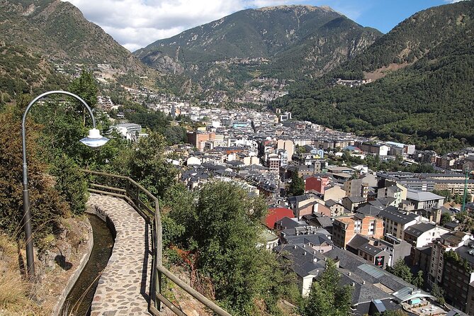 Private Transfer: Andorra La Vella to Barcelona by Luxury Van - Price and Booking