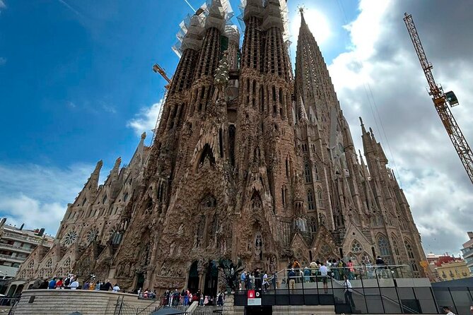 Private Transfer Barcelona 1 to 3 Passengers "Economical" - Overview of Private Transfer Service