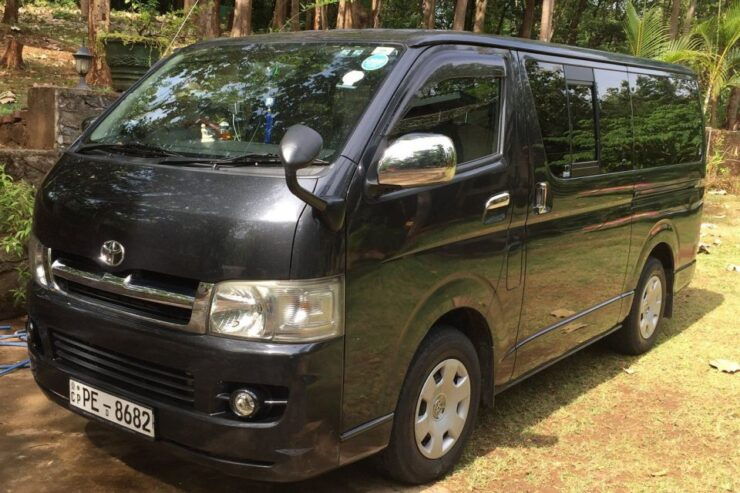 Private Transfer Between Airport CMB and Colombo by Van - Experience and Comfort