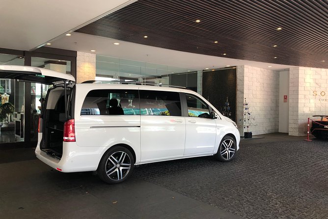 Private Transfer Between Auckland Airport and Auckland Hotel - Pricing and Additional Fees